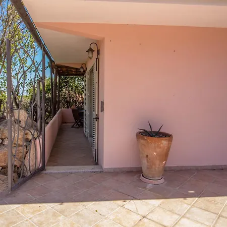 Rustic Near La Conia With Parking! Apartament