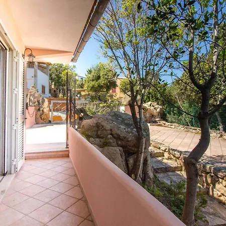 Rustic Near La Conia With Parking! *